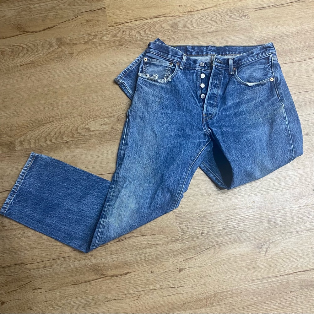 Men’s Vintage (90’s) Levi’s 501 32 x 30 jeans, in great condition.